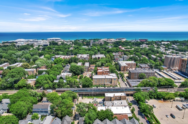 Building Photo - 826 Hamlin St