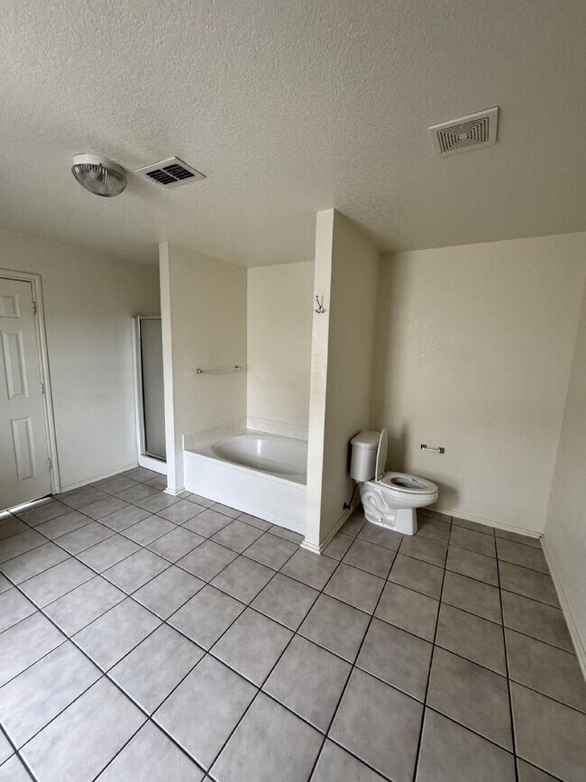 Building Photo - Beautiful home located in the desirable Ga...
