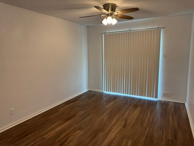 Building Photo - 132 Meadow Way