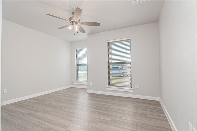 Building Photo - 2721 Longfellow Rd