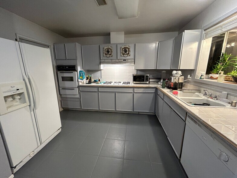 Building Photo - 7016 Astronaut Ave