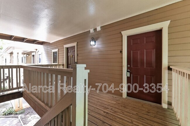 Building Photo - 333 Circle Ave