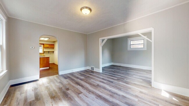 Building Photo - Clark / Fulton Area - 3 Bedrooms - 1 Bath - Single Family Home