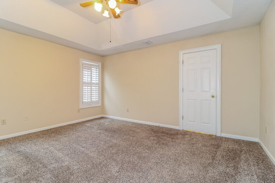 Building Photo - 641 Marble Arch Ave