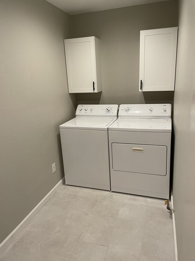 Laundry room - 5117 Matador Trl