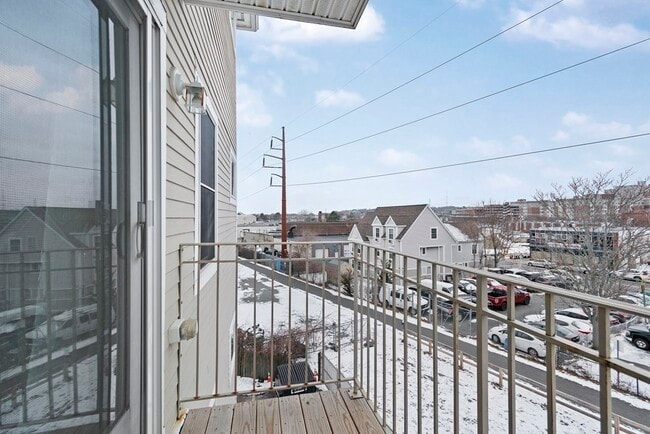 Building Photo - 260 Main St