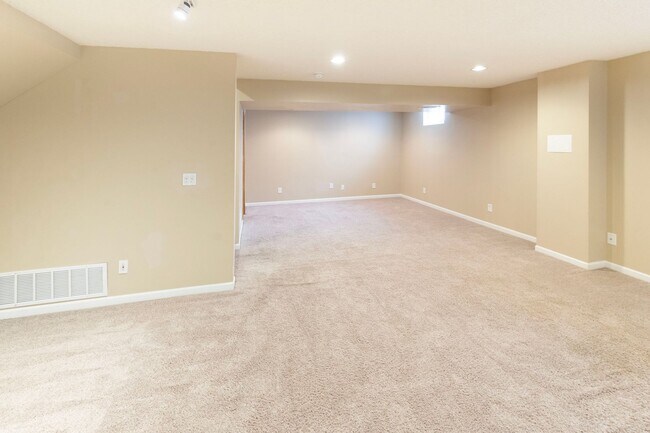 Building Photo - 16131 S Matt Ct