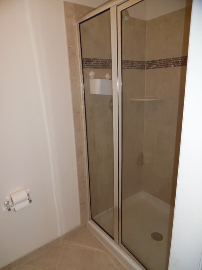 Building Photo - Luxury Townhome- Anne Arundel, MD