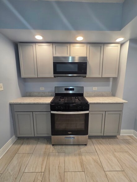 Kitchen - 2605 W 65th St