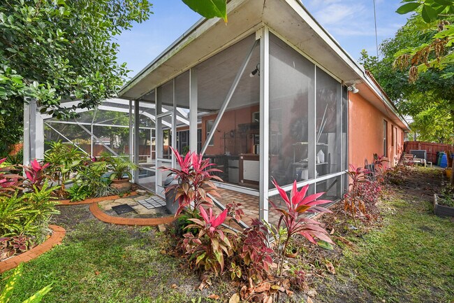 Building Photo - 3044 SW Savona Blvd