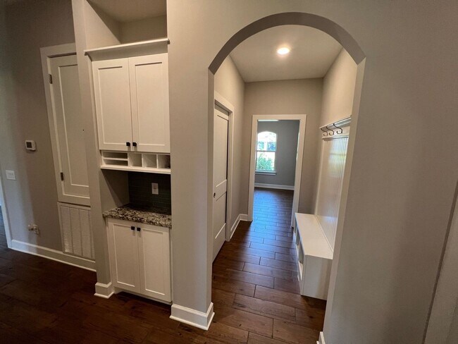 Building Photo - 5148 Sandy Shores Dr