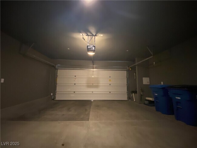 Building Photo - 2624 Blazing Blue Ave