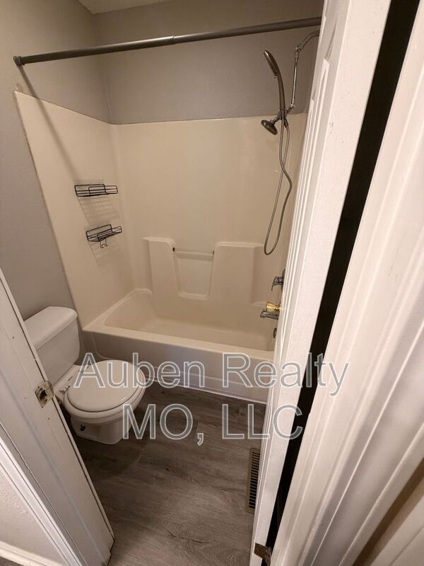 Building Photo - 5644 N Anita Ave