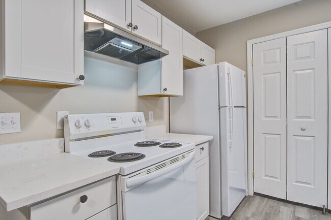 Building Photo - 9621 N Cardinal Dr