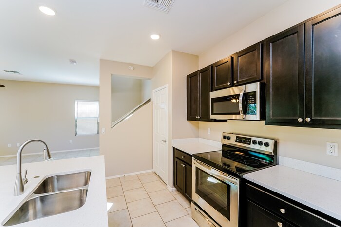 Building Photo - 6531 S Calle Diablo Dr