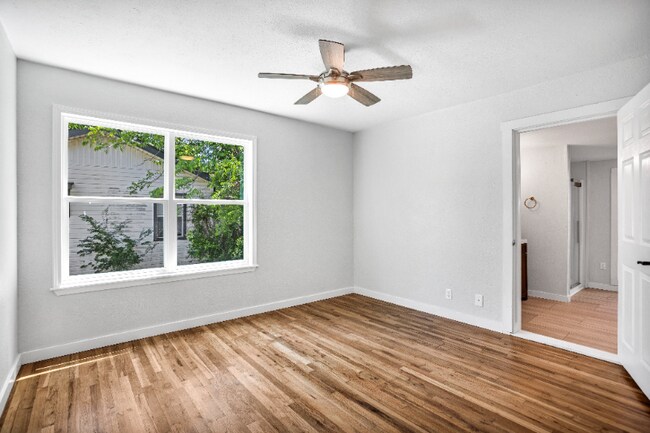 Building Photo - 705 E 9th Ave