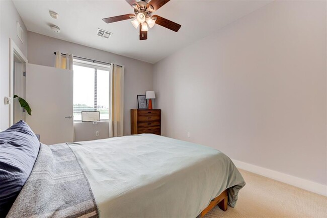 Building Photo - 444 N Central Ave