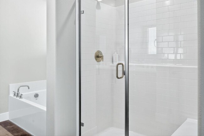 Building Photo - 1024 Saker Falcon Dr