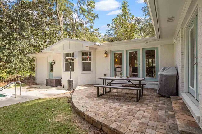Building Photo - 2072 Trescott Dr