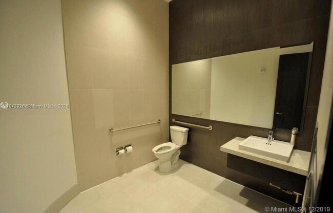 Building Photo - 851 NE 1st Ave