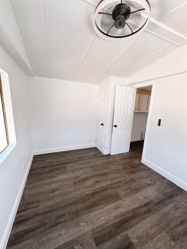 Building Photo - Remodeled Lakefront 2 Bedroom 2 Bath mobile home