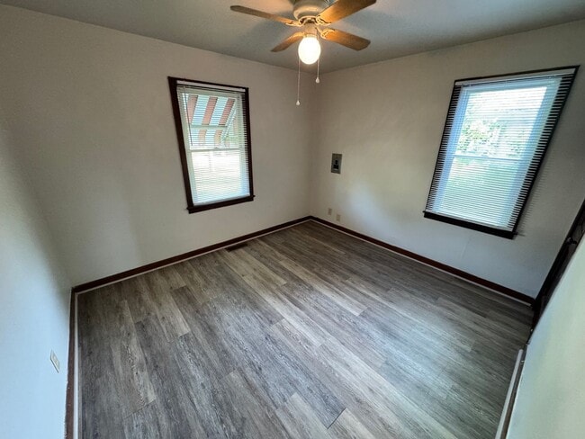 Building Photo - Two Bedroom Home