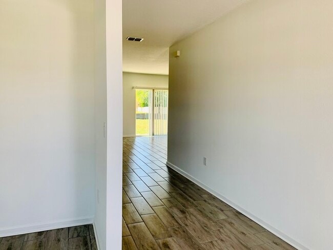 Building Photo - 843 Grant St