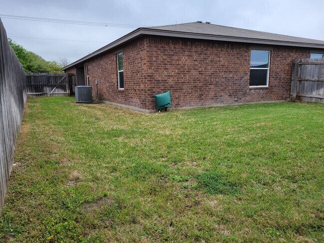 Building Photo - 1514 Dakota Trce