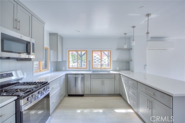 Building Photo - 470 Sycamore Glen
