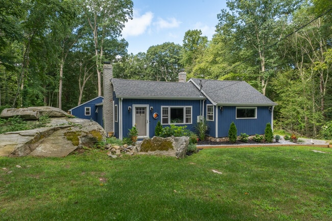 Building Photo - 32 Twin Bridge Rd