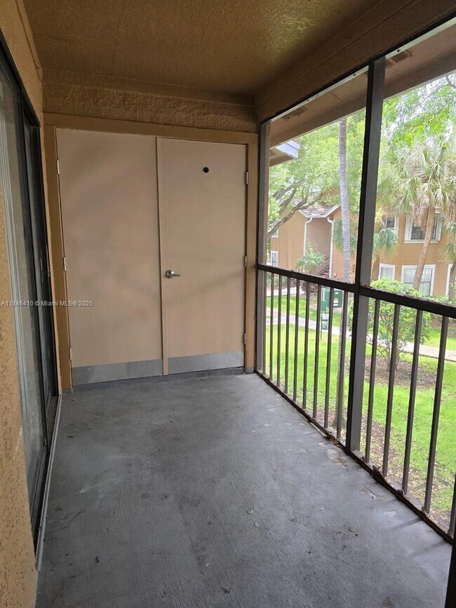 Building Photo - 10681 SW 156th Pl