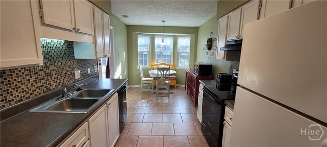 Building Photo - 8 Wyckfield Ct