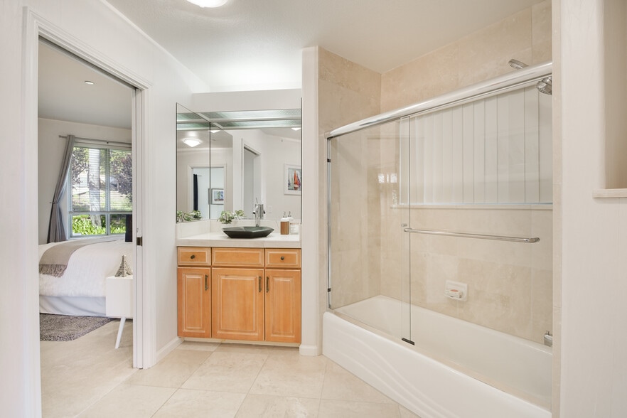 Bathroom #1 (between #1/#2 bedroom) - 30 Tiana Ter