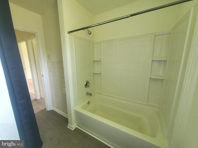 Building Photo - 161 Cooper Rd