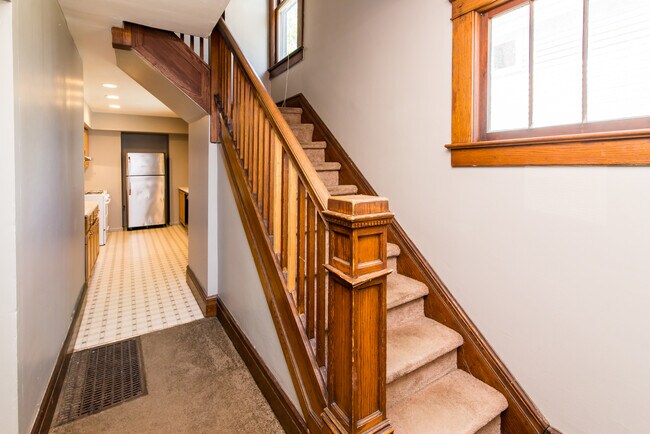 Building Photo - 812 Sybil St