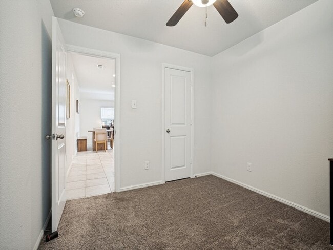 Building Photo - 1129 Loomis Trl