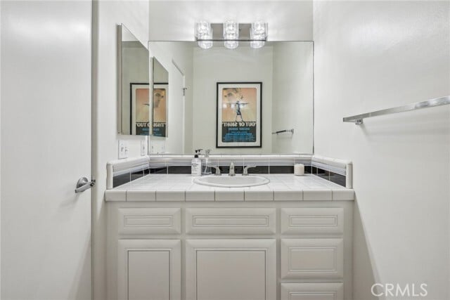 Building Photo - 221 S Francisca Ave