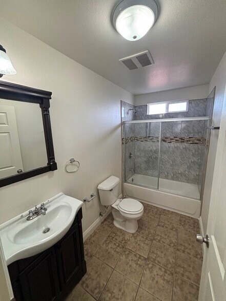 Building Photo - 149 E 109th Pl
