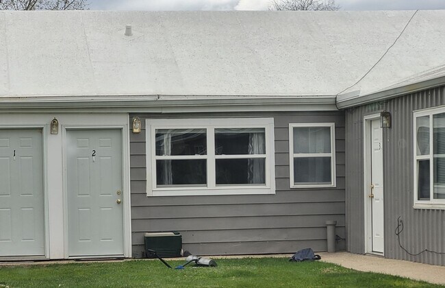 Building Photo - 1 Bedroom House in Country $650/Month