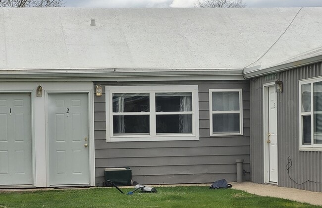 Building Photo - 2 bedroom $850/Month