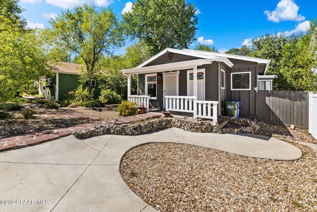 Building Photo - 306 S Virginia St