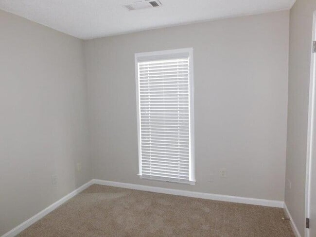 Building Photo - 3367 Kenie Ave