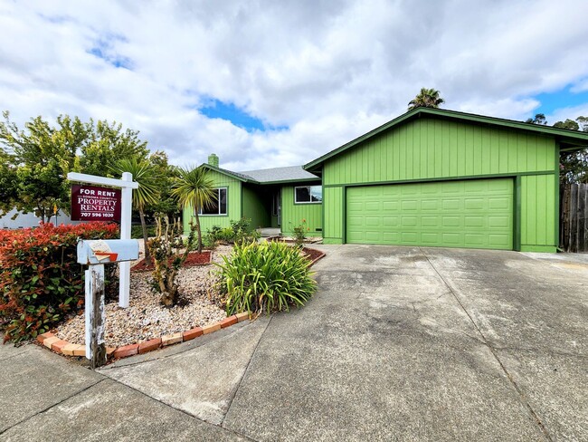 Building Photo - 3 Bedroom in Santa Rosa with Air Conditioning