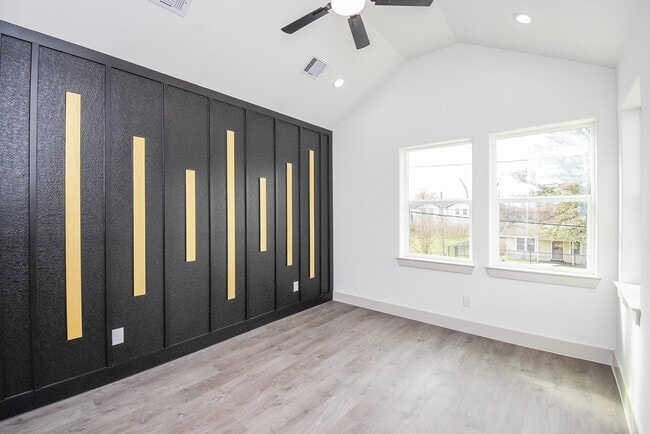 Building Photo - 7973 Joy St