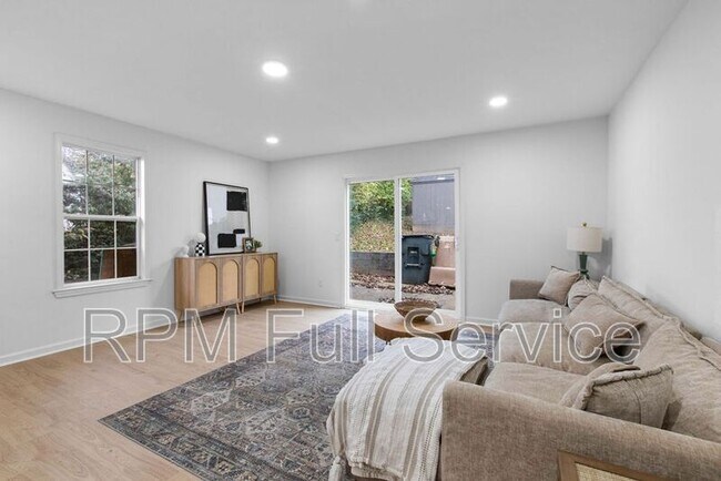 Building Photo - 1025 42nd Ave N