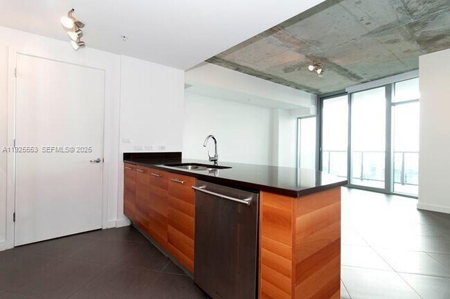 Primary Photo - 3301 NE 1st Ave