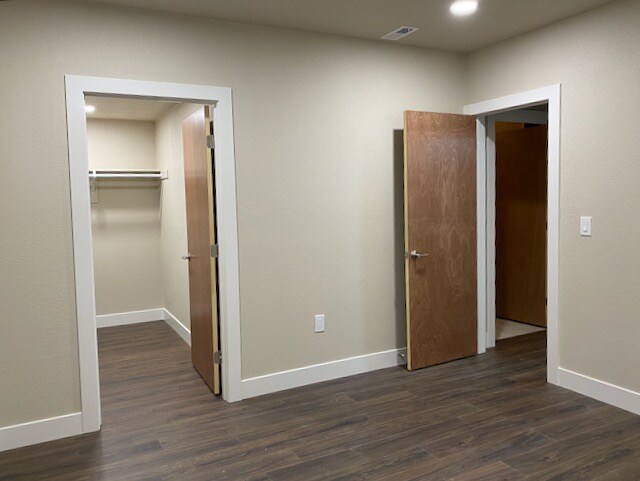 Building Photo - Across from Central Park, 3 bed/4 bath Townhome AVAILABLE 9/1/26