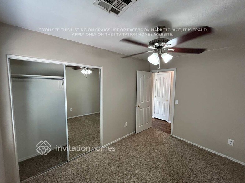Building Photo - 7005 S 39th Dr