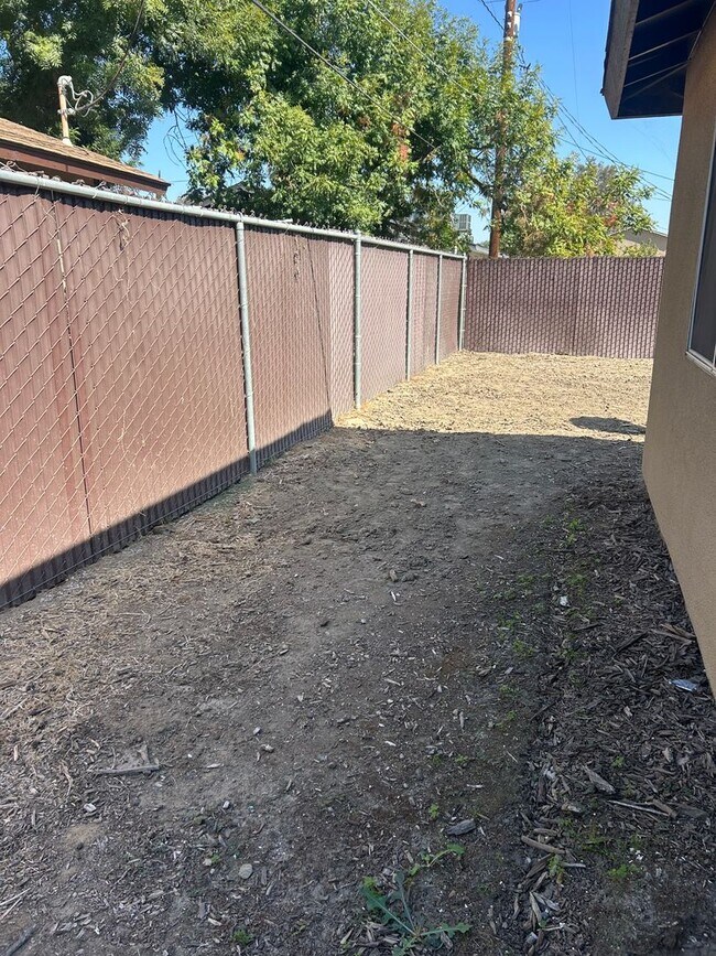 Building Photo - 1748-1750 Garden