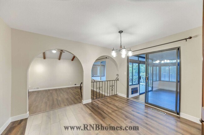 Building Photo - 4305 Whispering Oak Cir